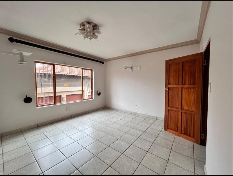 6 Bedroom Property for Sale in Birdwood Estate North West